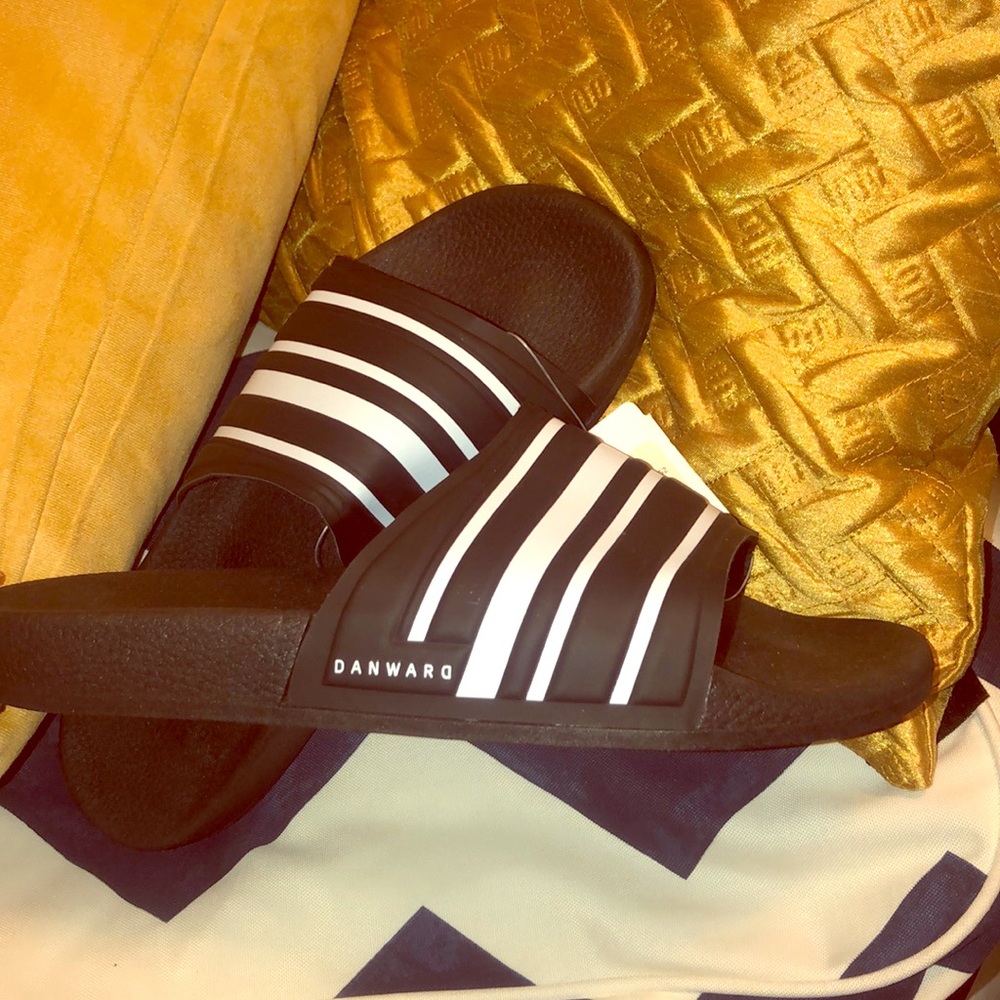 NWT 🕶 DANWARd 🏖 Euro Sz: 43 👨 🕶